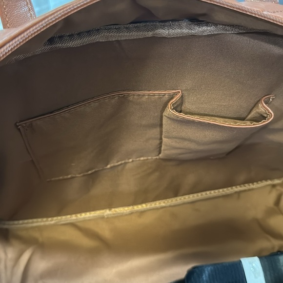 Gilda Paris Large Crossbody Bag - Picture 8 of 13